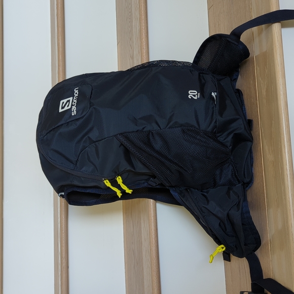 Salomon Other - Salomon Trailblazer 20L Navy with yellow zipper pulls